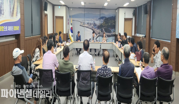 울릉썬플라워크루즈’(1만4919톤, 정원 628명, 차량 270여 대)가 경영난을 이유로 9월부터 휴항 ⓒ파이낸셜데일리/울릉도