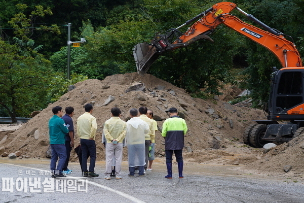 매화면, 기성면 등 일대에 집중된 호우 피해가 발생에 대해 긴급 장비를 투입해 복구작업 ⓒ파이낸셜데일리/울진군