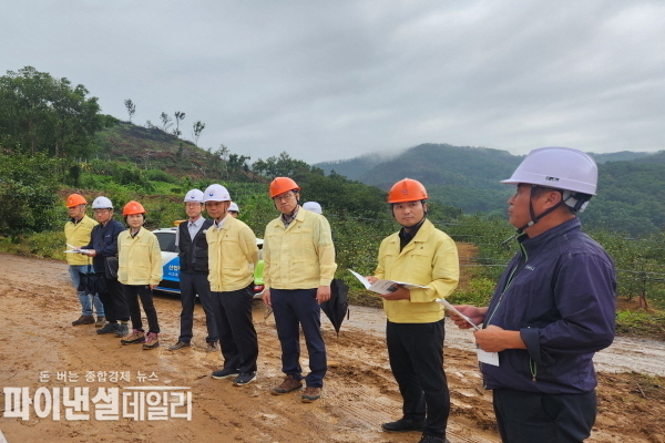 대구지방고용노동청과 함께 풍천면 산불피해지 일대 추진 중인 위험목 제거사업 합동 안전보건 점검ⓒ파이낸셜데일리/남부청