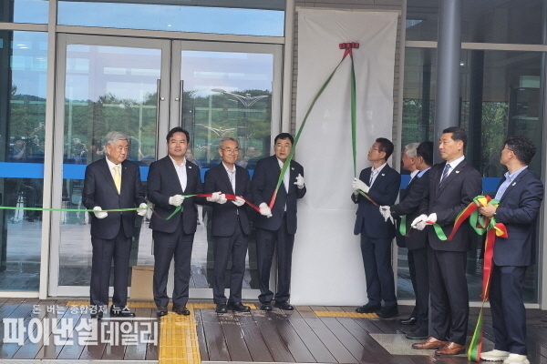 PEC 정상회의 추진상황 점검회의 및 현장 도지사실 현판식 ⓒ파이낸셜데일리/박미화 기자