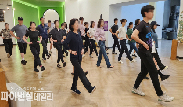  '올바른 자세로 바르게 걷기 ⓒ파이낸셜데일리/한울본부