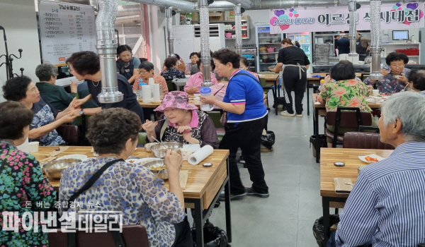 강남숯불갈비에서 따뜻하고 맛있는 점심 나눔 봉사활동 ⓒ파이낸셜데일리/고령군