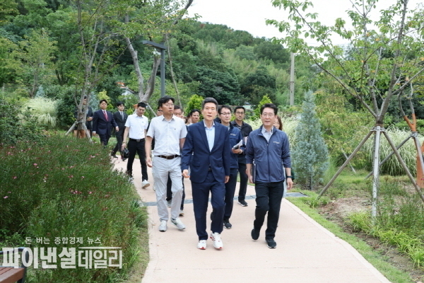 철길숲광장 준공 기념 그린웨이 도시숲 걷기대회 ⓒ파이낸셜데일리/포항시