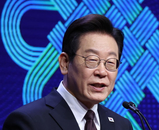 이재명 대통령이 22일(현지 시간) 미국 뉴욕의 한 호텔에서 열린 동포 간담회에서 인사말을 하고 있다. ⓒ 파이낸셜데일리 / 뉴시스 