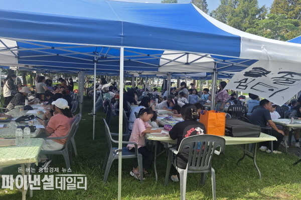 지역 초·중·고 학생들이 참여한 백일장과 사생대회 ⓒ파이낸셜데일리/울진군