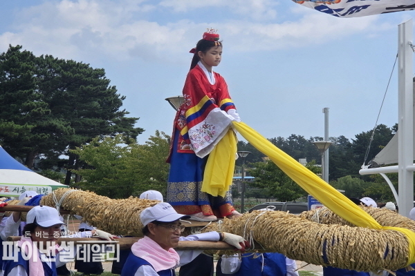 울진의 대표 민속놀이인‘월송큰줄장기기’가 재현 ⓒ파이낸셜데일리/울진군