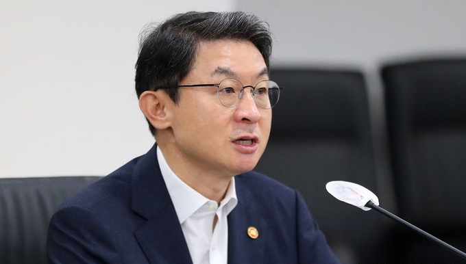 이억원 금융위원장이 19일 서울 영등포구 여의도 중소기업중앙회에서 열린 생산적 금융 대전환 회의에서 발언하고 있다. ⓒ 파이낸셜데일리 / 뉴시스