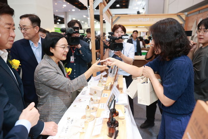  9월 동행축제 개막행사에 참가한 한성숙 중소벤처기업부 장관. ⓒ 파이낸셜데일리 / 중소벤처기업부