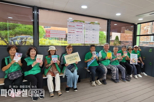 효령면 새마을회 버스정류장을 작은 도서관으로 ⓒ파이낸셜데일리/군위군