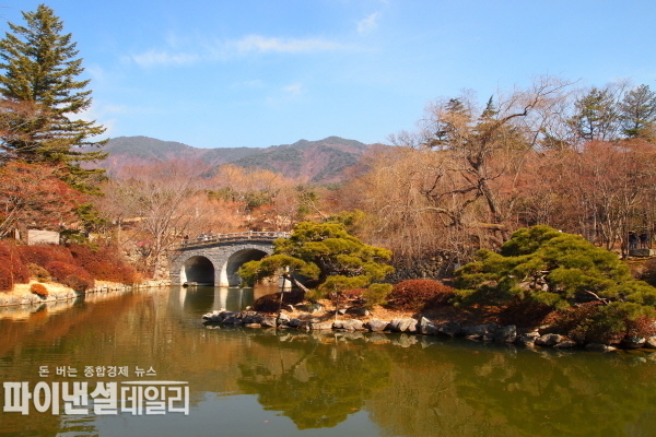  불국사 유네스코 세계문화유산으로 지정된 우리나라 대표 사찰로, 가을이면 경내 곳곳이 붉은 단풍으로 물들어 ⓒ파이낸셜데일리/경주시
