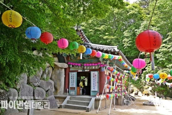 석굴 안에 모셔진 석가여래좌상은 천년 세월 동안 변함없이 방문객들을 맞이 ⓒ파이낸셜데일리/경주시