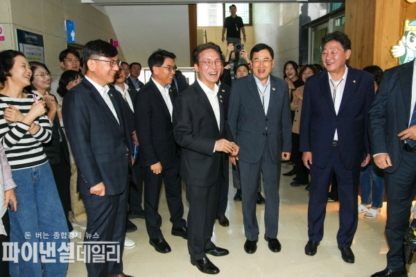 김민석 국무총리가 2025 APEC 정상회의 준비상황을 점검하기 위해 경주시청을 방문 ⓒ파이낸셜데일리/경주시