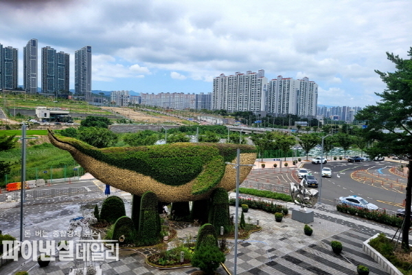 오는 경주 APEC 정상회의를 앞두고 손님맞이 환영 가로경관 조성 ⓒ파이낸셜데일리/포항시