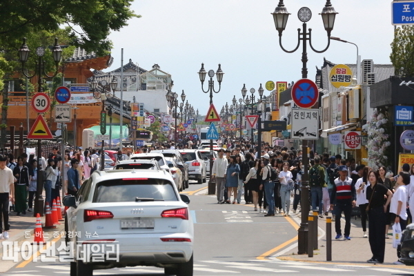 전통과 청년문화가 공존하는 경주 황리단길 ⓒ파이낸셜데일리/경주시