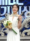 하지원, 'MBC 연기대상' 대상…3관왕