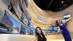 국내 첫 선 보이는 스마트TV의 결정판 '삼성 곡면 UHD TV'
