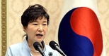 朴대통령, SC그룹 피터샌즈 회장 접견..제3국 시장 진출시 금융지원 논의