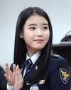 '국민 여동생' 아이유, 명예경찰 경장 특별 승진…'학교폭력 근절 공로'