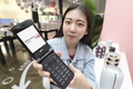 KT, 'LG 폴더2' 판매…AI 기가지니 탑재