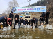 경북도, 겨울철 대표 어종인 빙어 400만 마리 방류