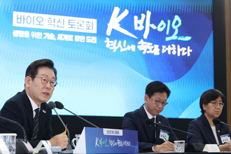 K바이오, 5대강국 도약 지원한다…"2030년까지 수출 2배"