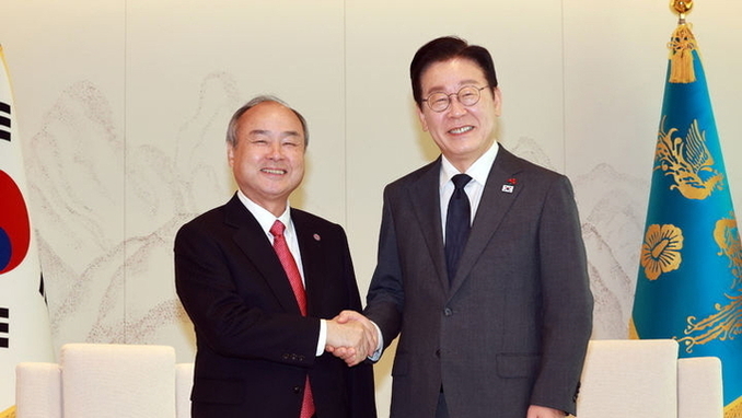 이재명 대통령, 손정의 회장 만나 'AI 3대 강국 실현 위해 조언·제안 해달라'