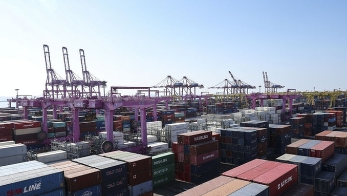 정부 "경기 회복 흐름 이어져…美 관세 등 불확실성 상존"