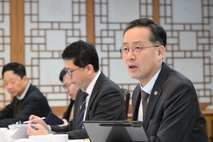 정부 "미국 동향 면밀히 파악…이익 균형 손상 없도록 노력"