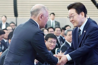 이 대통령, 현대차 새만금 9조 투자에 "정주영 회장이 자랑스러워 할 것"(종합)