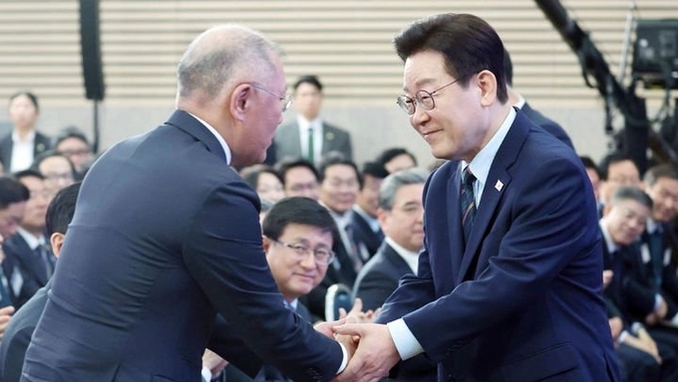 이 대통령, 현대차 새만금 9조 투자에 "정주영 회장이 자랑스러워 할 것"(종합)