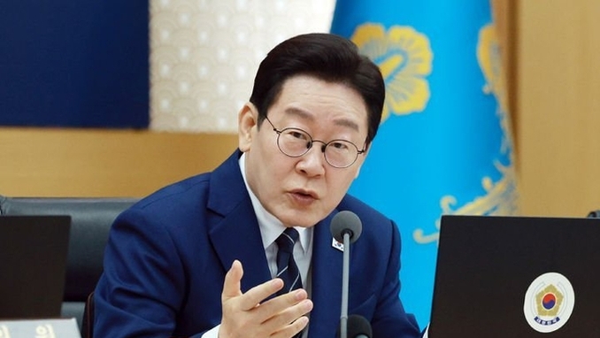 李 "세금은 최후 수단, 반드시 써야 되면 써야…단계적·점진적 개헌 해보면 좋을 것 같아"(종합)
