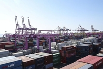 2월 수출, 전년대비 28.7 늘어…향후 변수는 역시 "중동 상황"