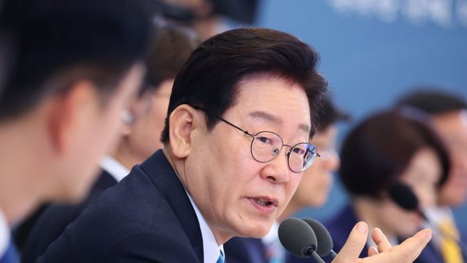 이 대통령 "불필요한 규제 국제표준 맞춰야…첨단산업 네거티브 규제로 전환"