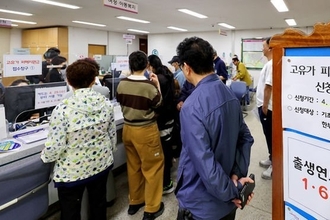 고유가 지원금 1차 신청 이틀간 100만명 넘어…6천억 지급